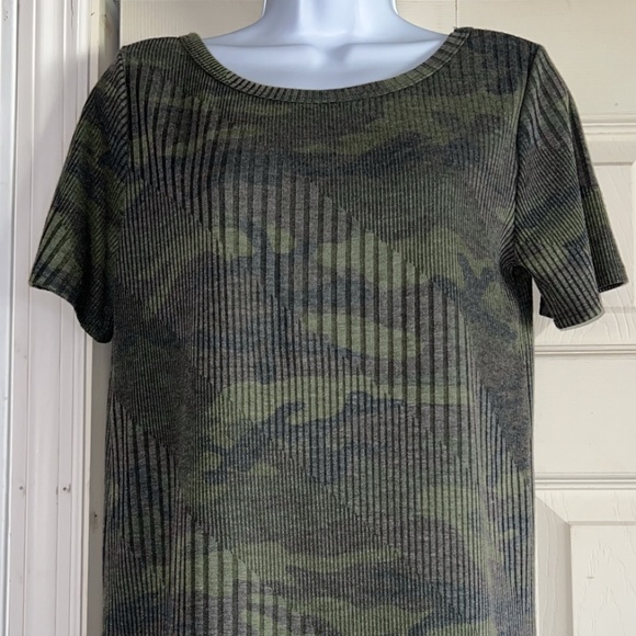 FIRST LOVE WOMANS SHORT SLEEVE CAMO GREEN BLOUSE - Picture 1 of 5